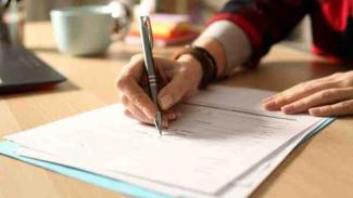 A student filling in a Funza Lushaka bursary application